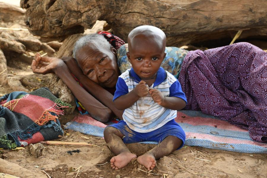 Criança na vila de Naaba Guegma, em Burkina Faso