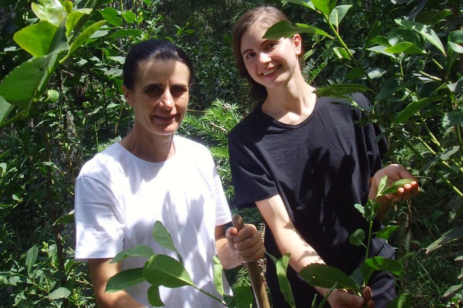 No interior do Paraná, mãe e filha compartilham amor pela agroecologia e juntas plantam o futuro.