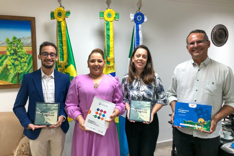 Reitora da UFERSA, Ludmilla Carvalho, e pró-reitor de assuntos estudantis, Júlio Sousa, receberam relatórios com resultados apresentados no âmbito do projeto Visão Alagoas 2030.  