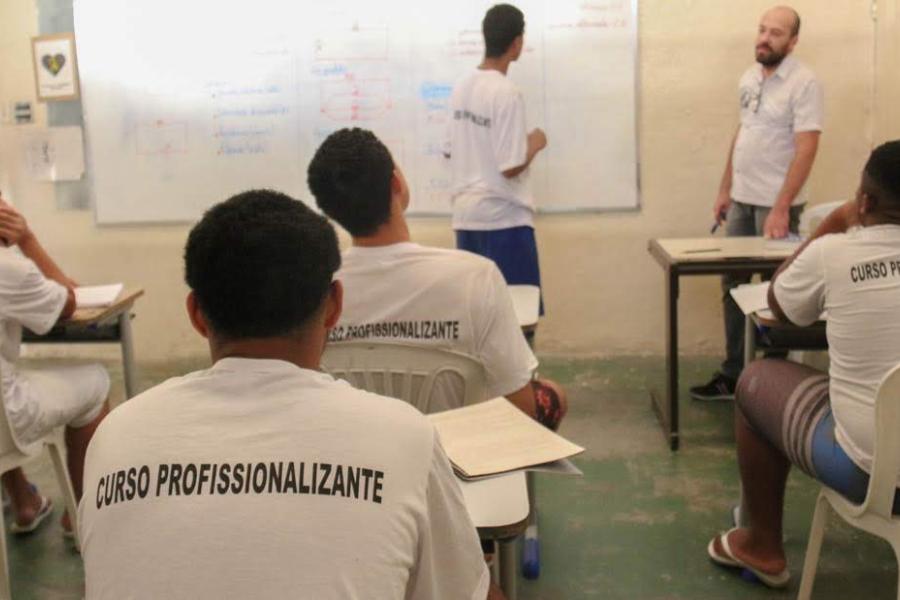 Modelo estruturado pelo UNOPS procura qualificar atendimento a adolescentes em situação de conflito com a lei.