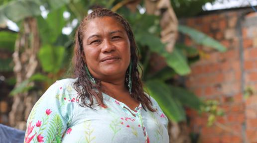 Professora Daisy Pérez usa experiência de 15 anos como educadora para ajudar crianças Warao em seu processo de inclusão e aprendizagem em Manaus. 