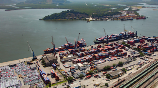 Porto de Santos, o maior complexo portuário da América Latina e do Caribe. 