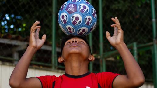 Jovem refugiado indígena Warao participa de teste no Flamengo no Rio de Janeiro
