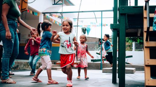 Com a escola revitalizada, banheiros adequados à altura das crianças e água de qualidade chegando até as torneiras das pias e bebedouros, a próxima etapa foi colocar toda a comunidade escolar dentro do plano para fazer a mudança real acontecer. 